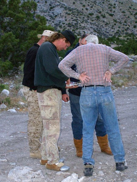 No 05 Topaz Mt. Discussing collecting. .JPG